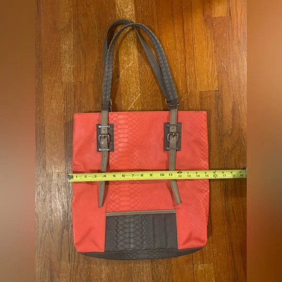 Vera Wang coral/grey purse - Picture 3 of 6